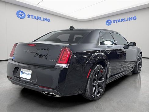 Used 2022 Chrysler 300 Touring L image 8