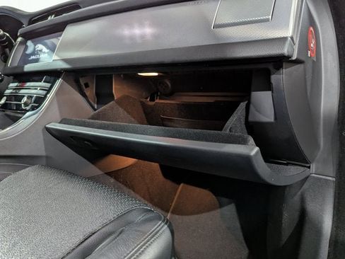 Used 2019 Jaguar XF Prestige image 24