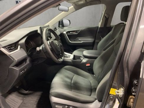 Used 2022 Toyota RAV4 XLE image 11