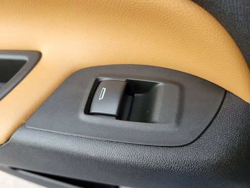 Used 2019 Chevrolet Equinox Premier image 18