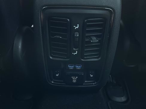 Used 2020 Jeep Grand Cherokee Overland AWD/4WD image 11