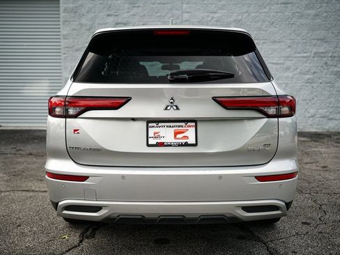 Used 2023 Mitsubishi Outlander LE AWD/4WD image 13