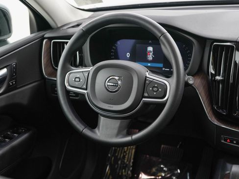 Used 2022 Volvo XC60 B5 Momentum AWD/4WD image 14