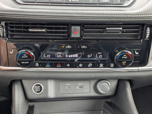 Used 2021 Nissan Rogue SL FWD image 21