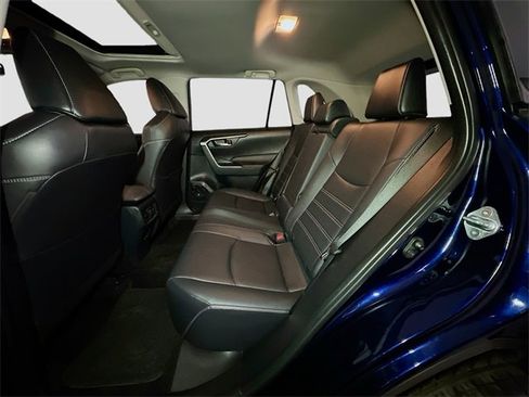 Used 2021 Toyota RAV4 XLE Premium image 19