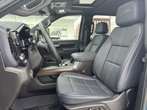 Used 2025 Chevrolet Silverado 3500 High Country w/ Technology Package image 11