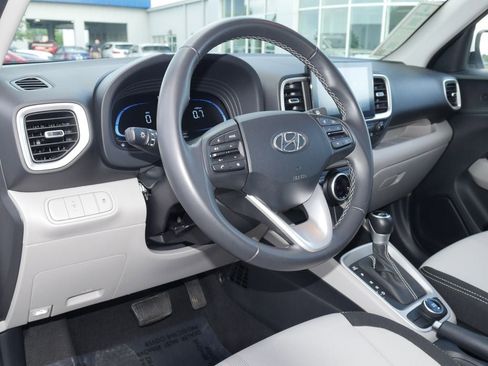 Used 2025 Hyundai Venue SEL FWD image 35