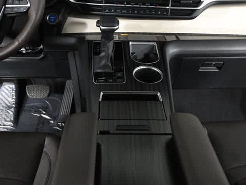 Used 2022 Toyota Sienna Platinum AWD/4WD image 18