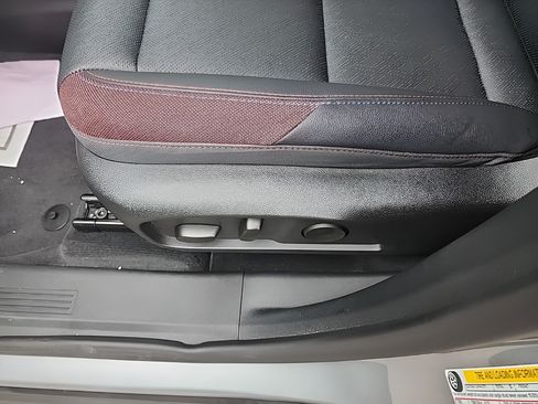 Used 2025 Chevrolet Equinox RS AWD/4WD image 12