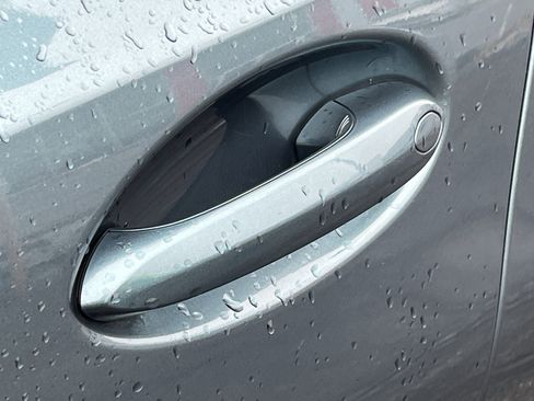 Used 2021 BMW 330i xDrive Sedan w/ Convenience Package image 11