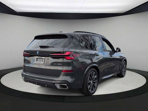 Used 2026 BMW X5 xDrive50e w/ M Sport Package image 8
