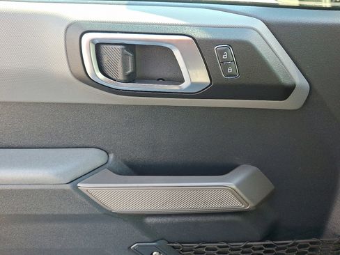 Used 2022 Ford Bronco Black Diamond image 12