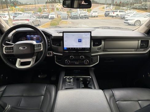 Used 2024 Ford Expedition XLT image 34