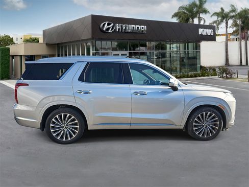 Used 2024 Hyundai Palisade Calligraphy image 2