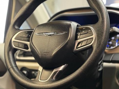 Used 2020 Chrysler Voyager Lxi image 19