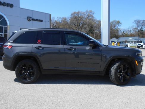 Certified 2024 Jeep Grand Cherokee Limited w/ Luxury Tech Group II AWD/4WD image 20