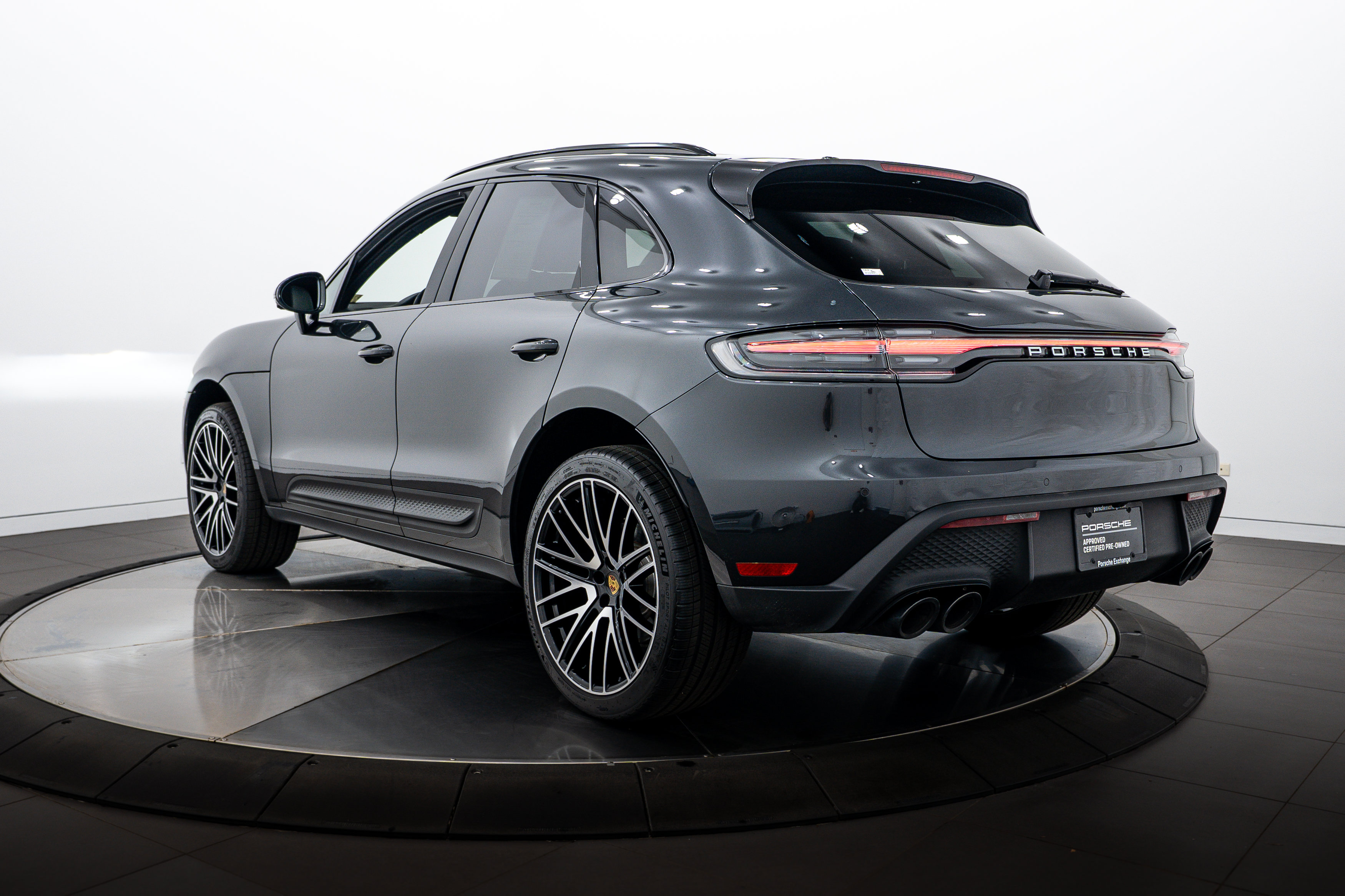 Certified 2026 Porsche Macan AWD/4WD image 3