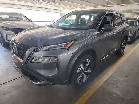 Used 2023 Nissan Rogue SL w/ SL Premium Package FWD image 4