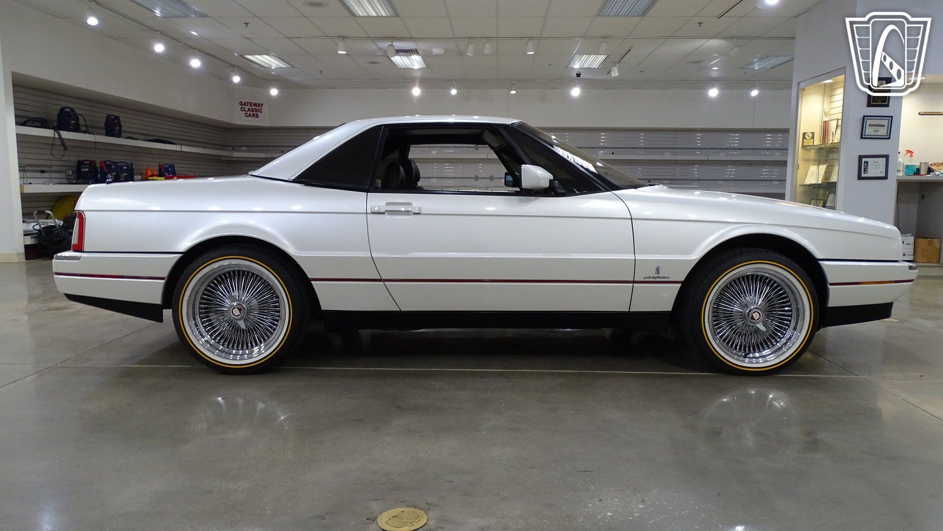 Used 1991 Cadillac Allante FWD image 18