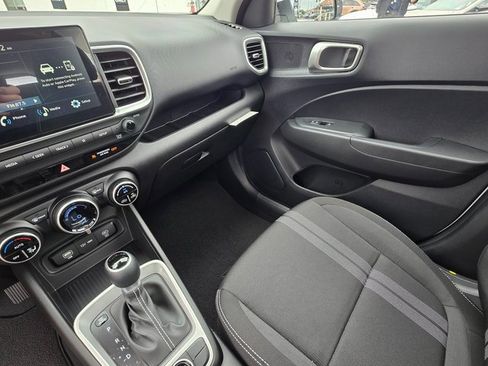 New 2025 Hyundai Venue SEL image 32