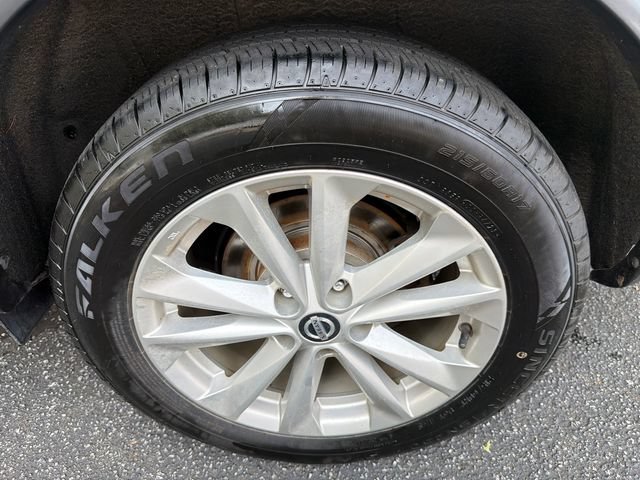 Used 2019 Nissan Rogue Sport S w/ Appearance Package AWD/4WD image 19