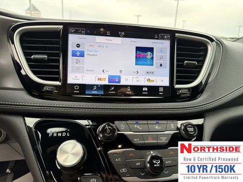 New 2026 Chrysler Pacifica Select image 21