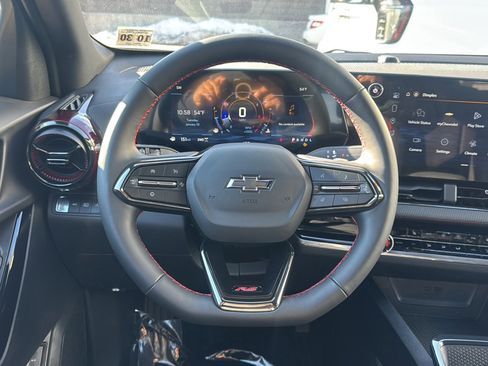 Used 2026 Chevrolet Equinox RS image 2