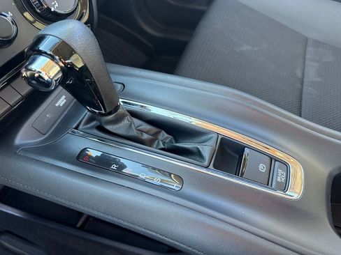 Used 2022 Honda HR-V LX image 20