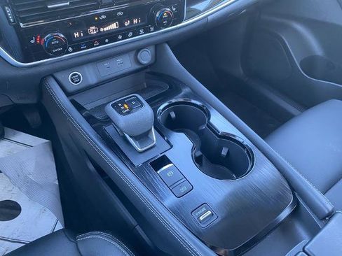 Used 2023 Nissan Rogue SL w/ SL Premium Package image 24