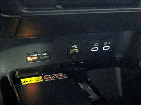 Used 2026 Toyota Camry XLE FWD image 24
