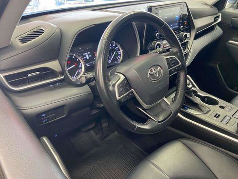 Certified 2022 Toyota Highlander XLE image 13