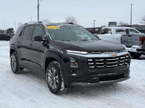 Used 2025 Chevrolet Equinox LT w/ Convenience Package II image 4