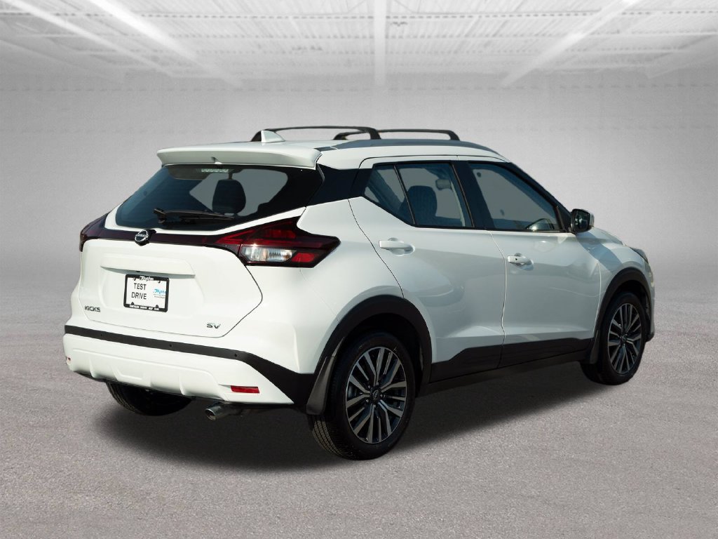Used 2023 Nissan Kicks SV w/ Interior Electronics Package FWD image 9
