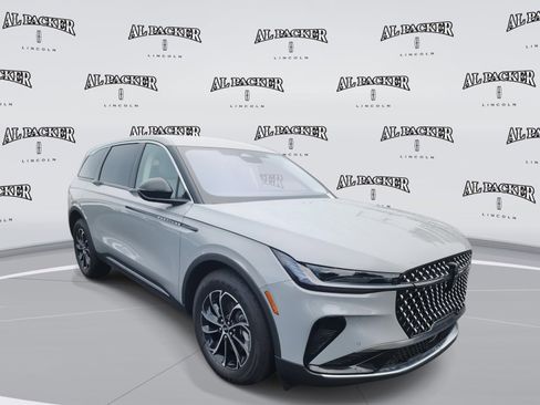 New 2026 Lincoln Nautilus Premier image 7