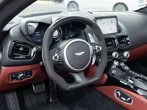 Used 2021 Aston Martin V8 Vantage Roadster RWD image 21