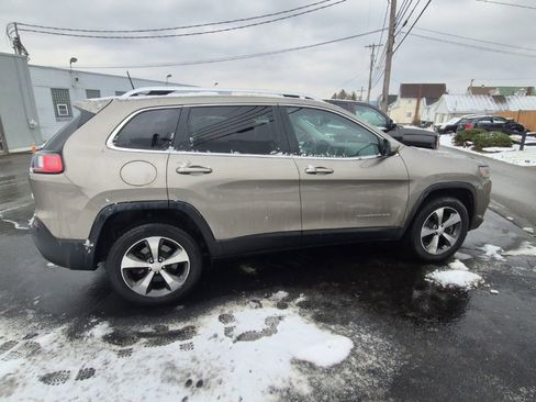 Used 2019 Jeep Cherokee Limited image 8