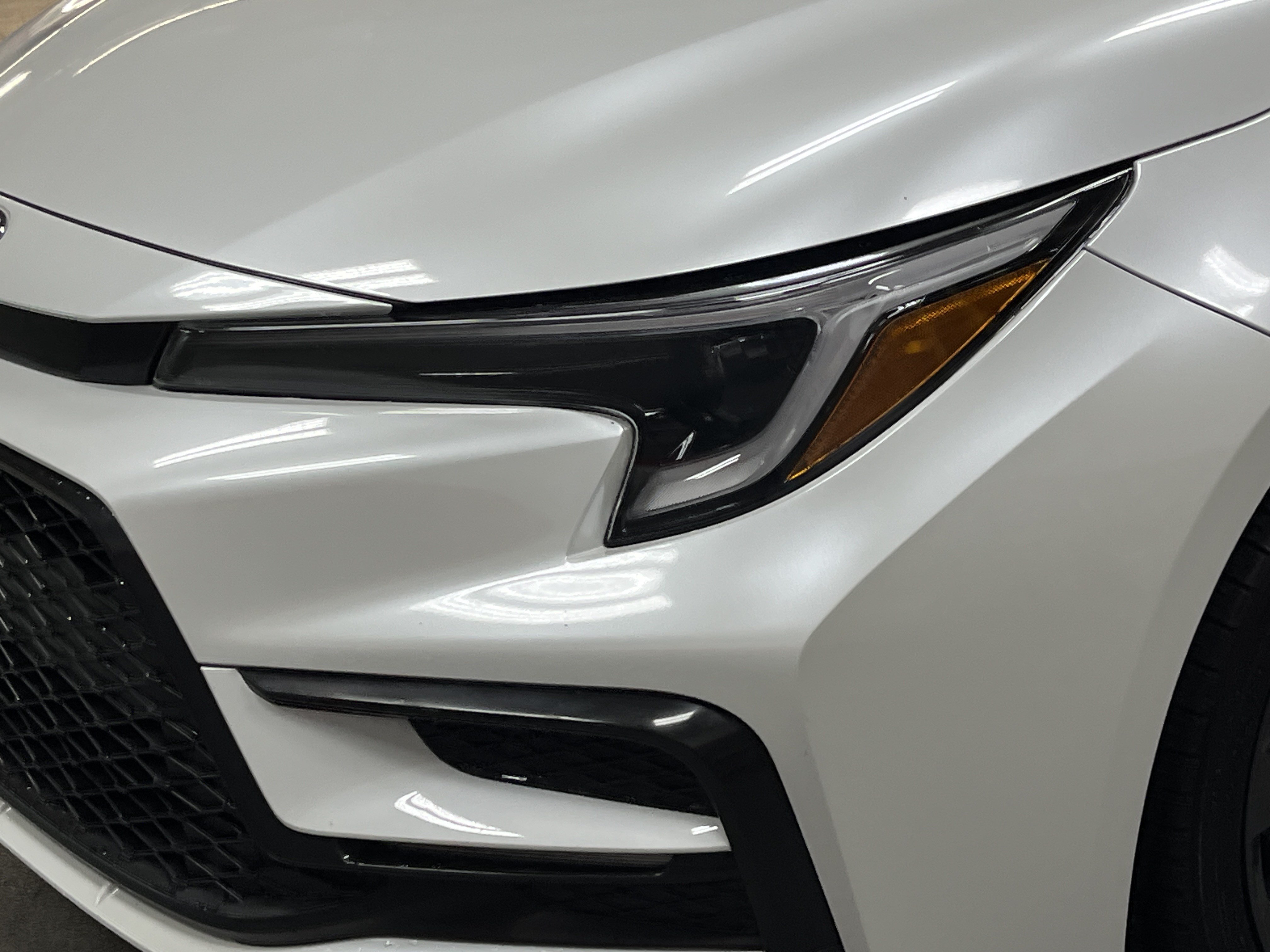 Used 2023 Toyota Corolla SE w/ SE Premium Package FWD image 6