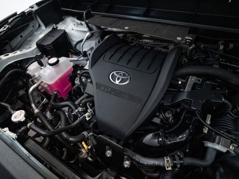 Used 2023 Toyota Highlander XLE AWD/4WD image 44