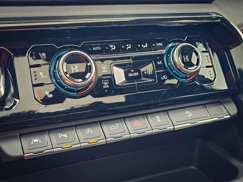 Used 2024 GMC Sierra 1500 AT4 w/ Technology Package image 28