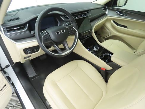 Used 2022 Jeep Grand Cherokee Limited image 9