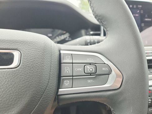 Used 2025 Jeep Compass Limited AWD/4WD image 23