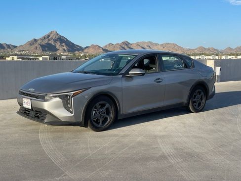 Used 2025 Kia K4 FWD image 2