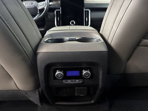 Used 2026 GMC Acadia Elevation w/ Elevation Premium Package FWD image 14