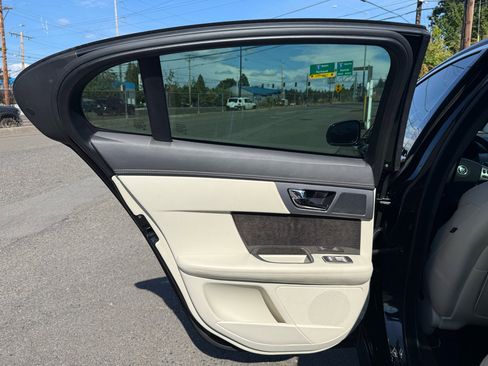 Used 2010 Jaguar XF R image 15