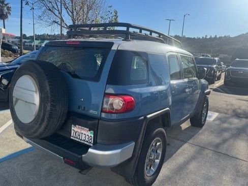 Used 2013 Toyota FJ Cruiser 2WD image 7
