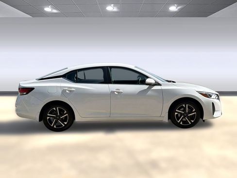 Used 2024 Nissan Sentra SV FWD image 8