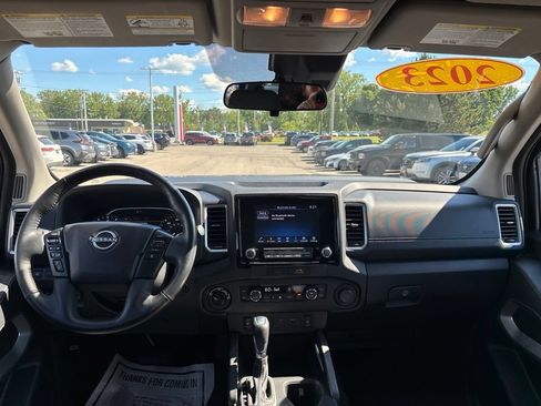 Used 2023 Nissan Frontier SV w/ SV Convenience Package AWD/4WD image 13