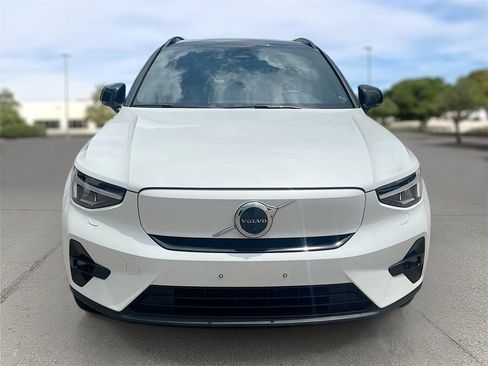 Used 2023 Volvo XC40 Recharge Ultimate image 2