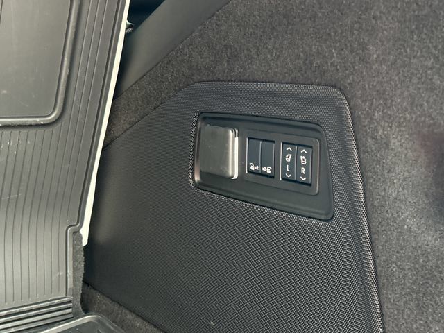 Used 2025 Cadillac Escalade Sport Platinum w/ LPO, Floor Liner Package AWD/4WD image 11