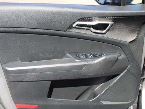 Used 2023 Kia Sportage LX image 13